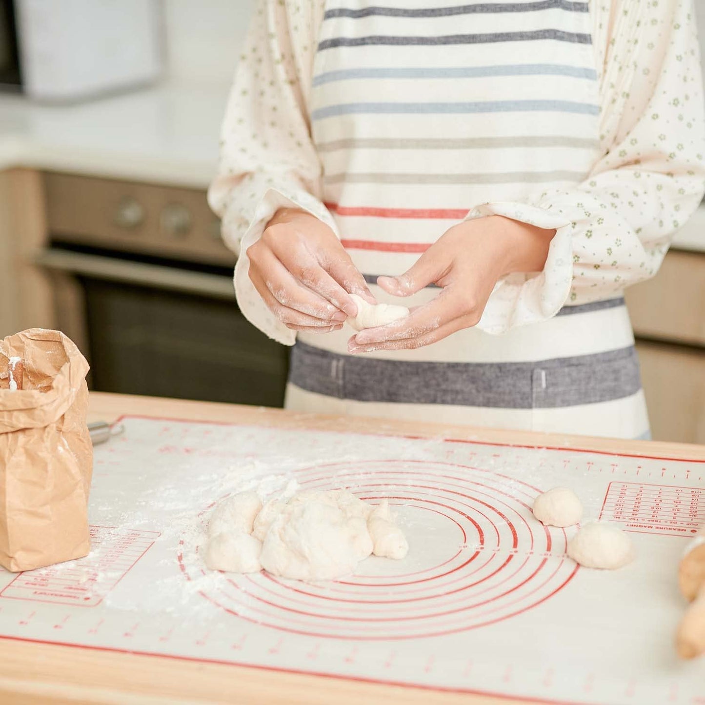 Lilymeche Concept - Silicone Pastry Mat with Measurement(2pc), Non Slip Baking Mat, BPA - Free, Rolling Pastry, Pizza & Cookies, Kneading Board for Dough Rolling, Oven Liner Baking Sheet